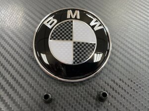 Эмблема на багажник 74 мм BMW серый карбон для BMW