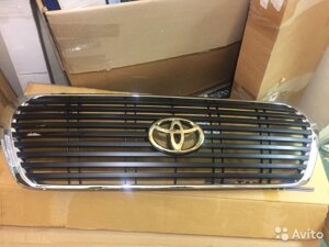 Решётка радиатора хромированный кант + полосы чёрные + эмблема золотая для автомобиля Toyota Land Cruiser 200