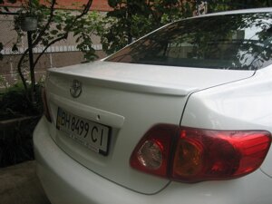 Спойлер на крышку багажника под окрас из ABS пластика широкий для Toyota Corolla 2007-2013