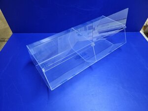 Диспенсер из прозрачного органического стекла. Качественные витрины для торговли оптом и в розницу.