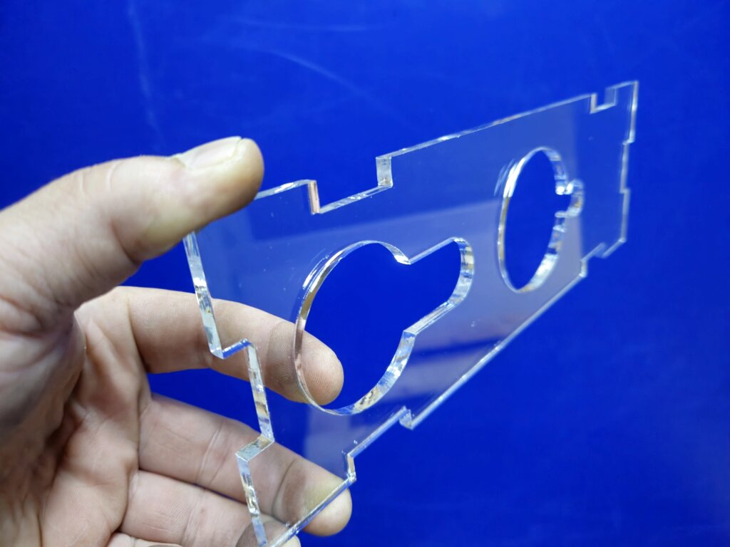 Крышка из акрилового пластика род заказ. от компании Изделия из оргстекла Plexiglas, акрила, Пэт, ПВХ. POS материалы. - фото 1
