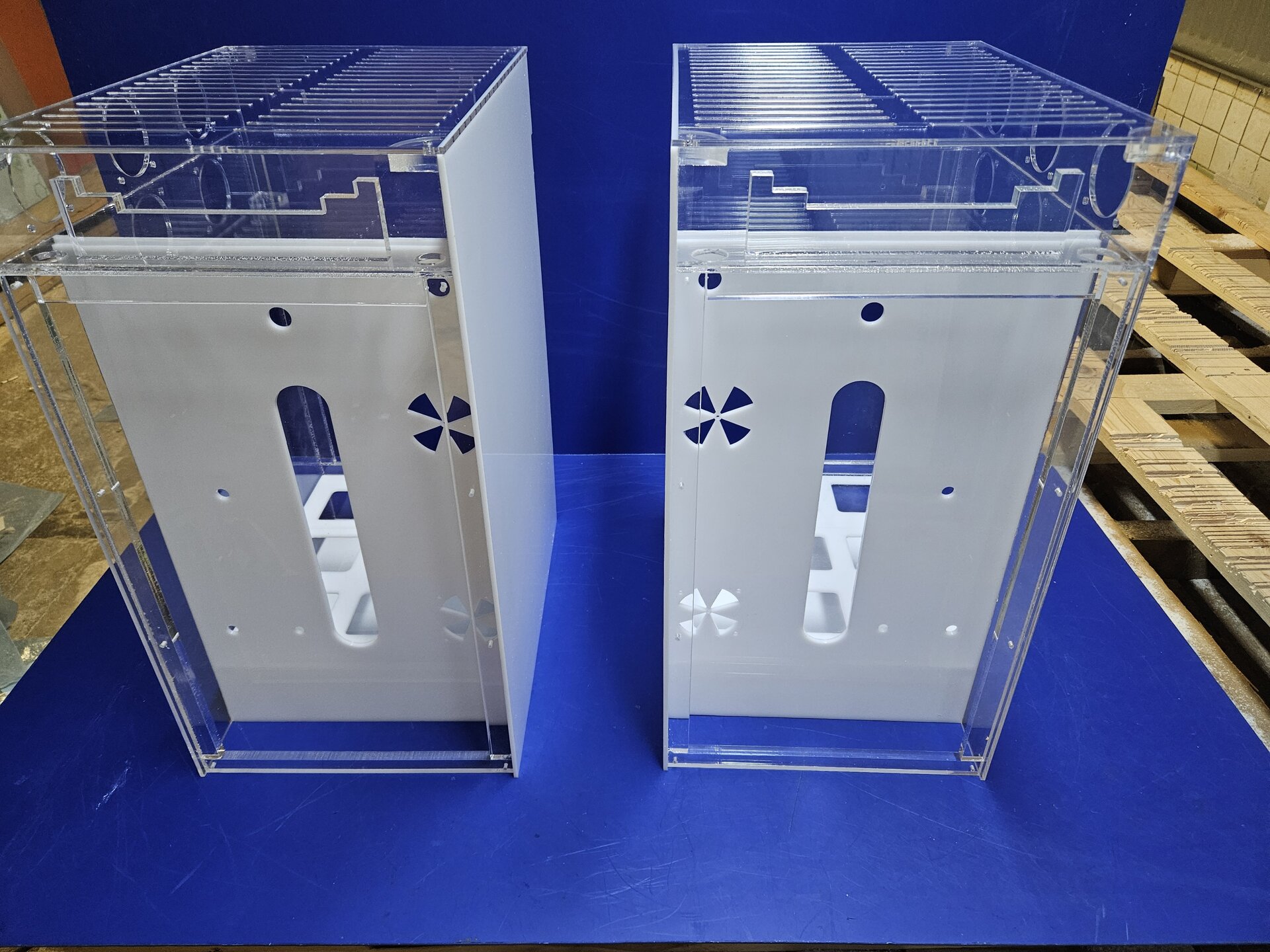 Прозрачные и цветные корпуса из оргстекла. - фото pic_a0f8d5cc016f0e9f81d0ec63cd31ad38_1920x9000_1.jpg