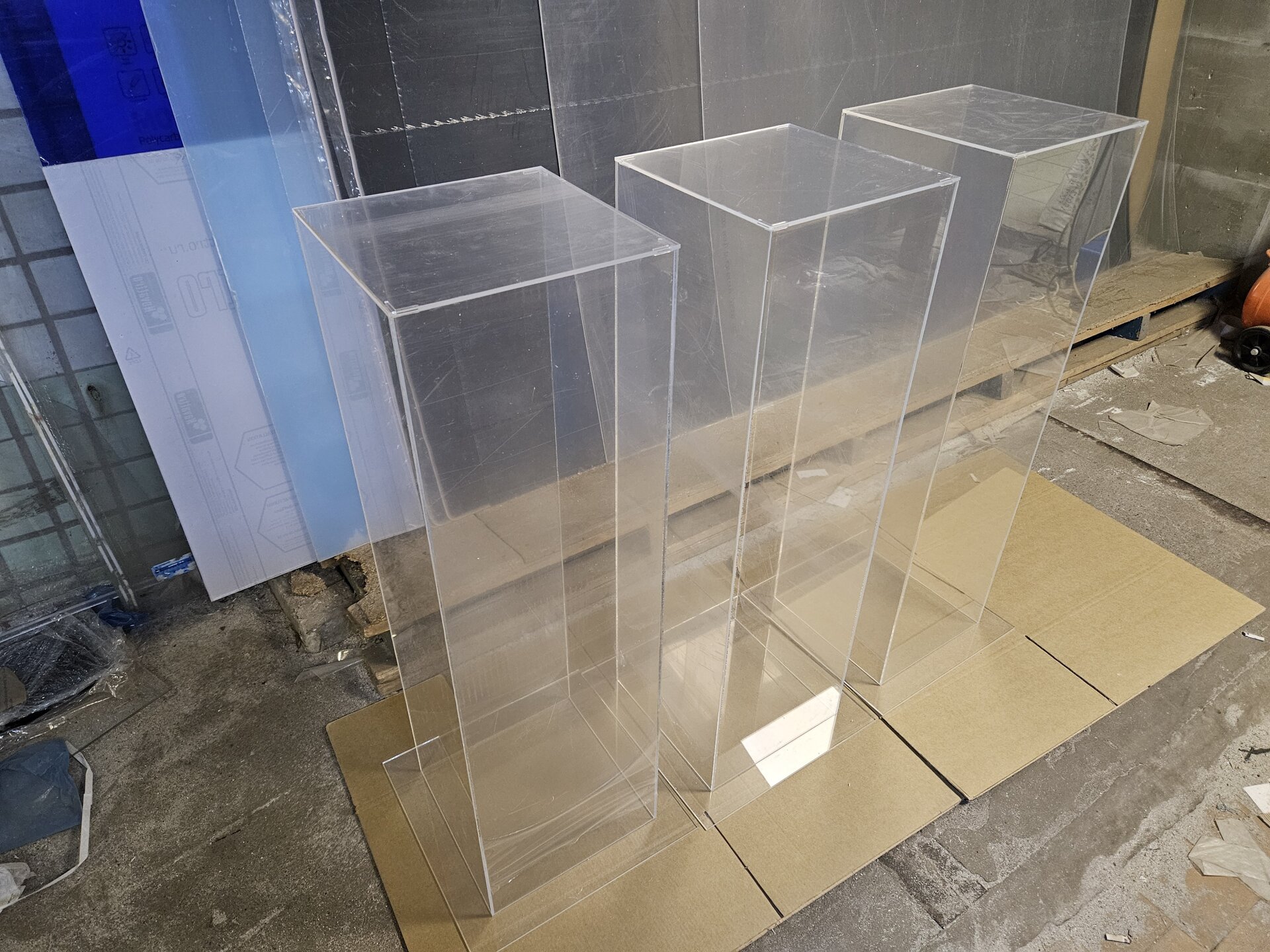 Колонны из органического стекла - фото pic_eba41f34ebd1bf3d40a4ffa85bc31d87_1920x9000_1.jpg