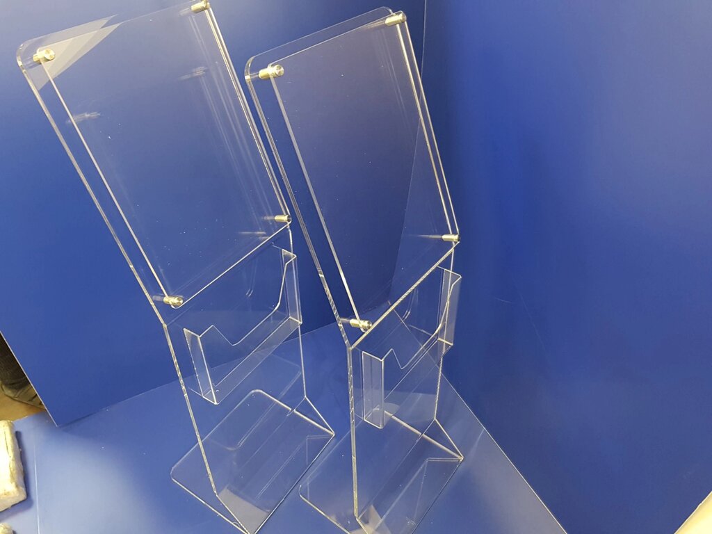 Стойка с карманом прозрачная фа3 от компании Изделия из оргстекла Plexiglas, акрила, Пэт, ПВХ. POS материалы. - фото 1