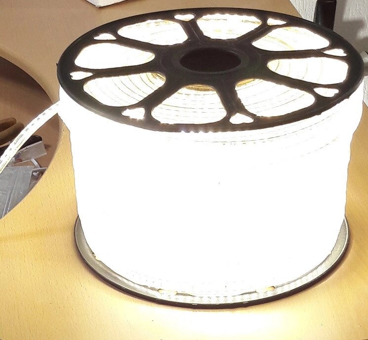 Лента белая 2835 120led/m 12W/m 220V IP65 100м Уютель HA234B светодиодная ##от компании## Уютель - ##фото## 1