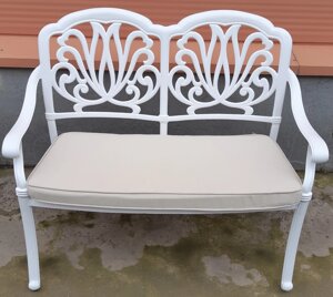 Белая скамейка из литого алюминия Valeria II