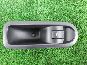 Кнопка стеклоподъемника для Renault Megane 2 (LM0C) 8200315029