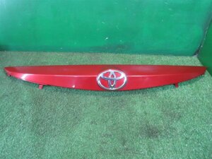 Накладка крышки багажника для Toyota Auris E18 7681102941