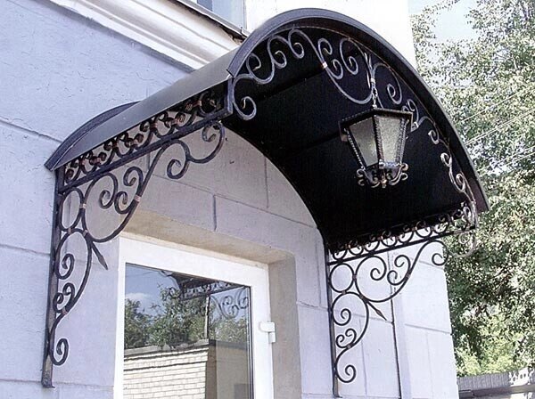 Кованые козырьки и навесы от компании Ковка-Трейд - фото 1