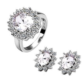 Комплект с кристаллами Swarovski "Герцогиня. Бриллиант": серьги + кольцо от компании Интернет-Магазин "Максимум" - фото 1
