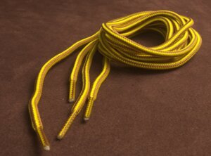 Шнурки круглые 2-х цветные "полоска" 4мм 120см бежево-желтый