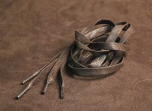 Шнурки плоские вощенные 8мм 90см темно-коричневый