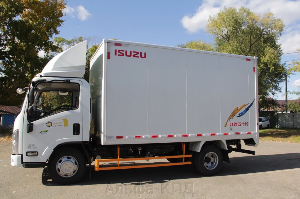 Изотермический фургон Isuzu Elf 4х2, г/п 2100 кг от компании Альфа-КПД - фото 1