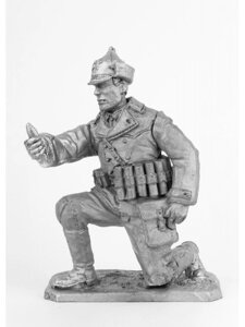 Оловянный солдатик Минометчик РККА с лопатой, заряжающий