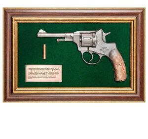 ПК-218 Панно с пистолетом Наган в подарочной упаковке 25х37