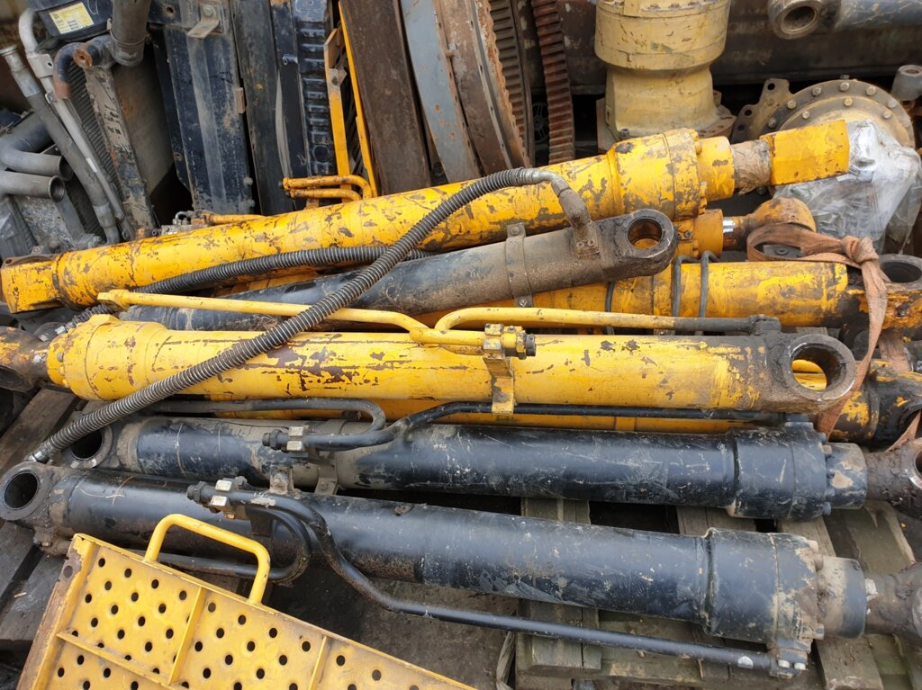 Гидроцилиндр ковша для JCB 220 331/32602, JRV0517, KRV1359 от компании ГК "МашСервис" Запчасти и Ремонт спецтехники - фото 1
