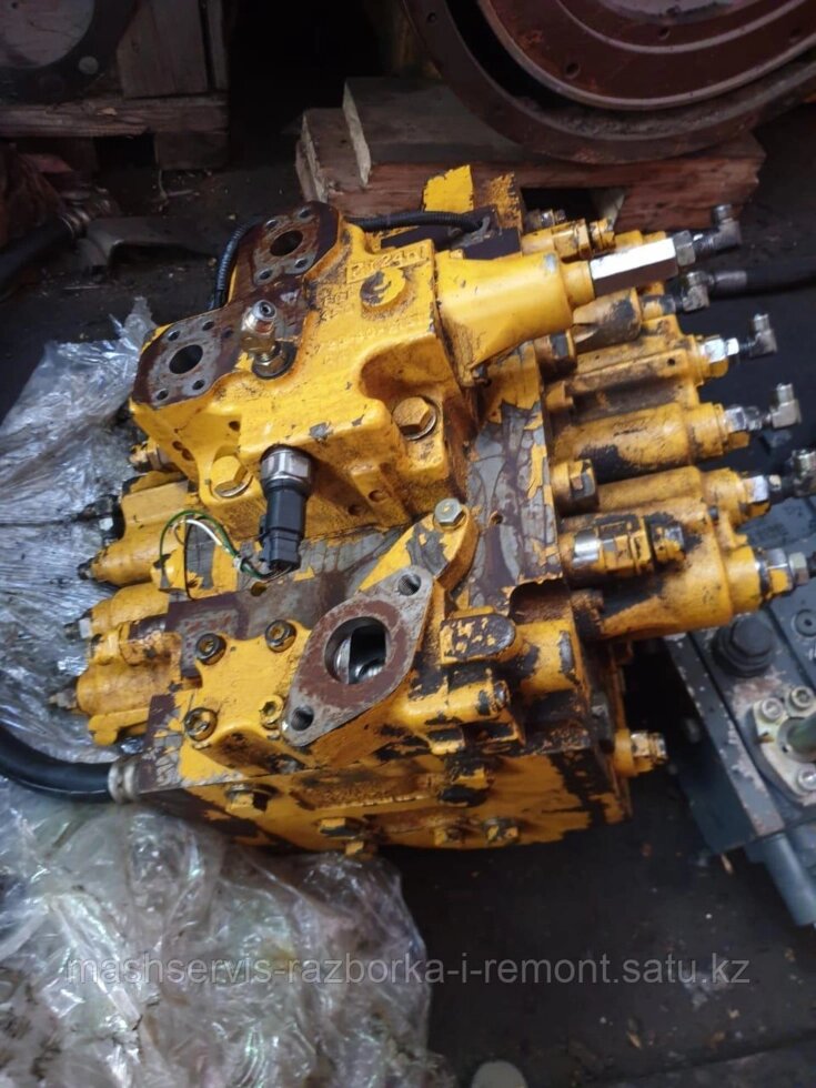 Гидрораспределитель Komatsu pc300-7 от компании ГК "МашСервис" Запчасти и Ремонт спецтехники - фото 1