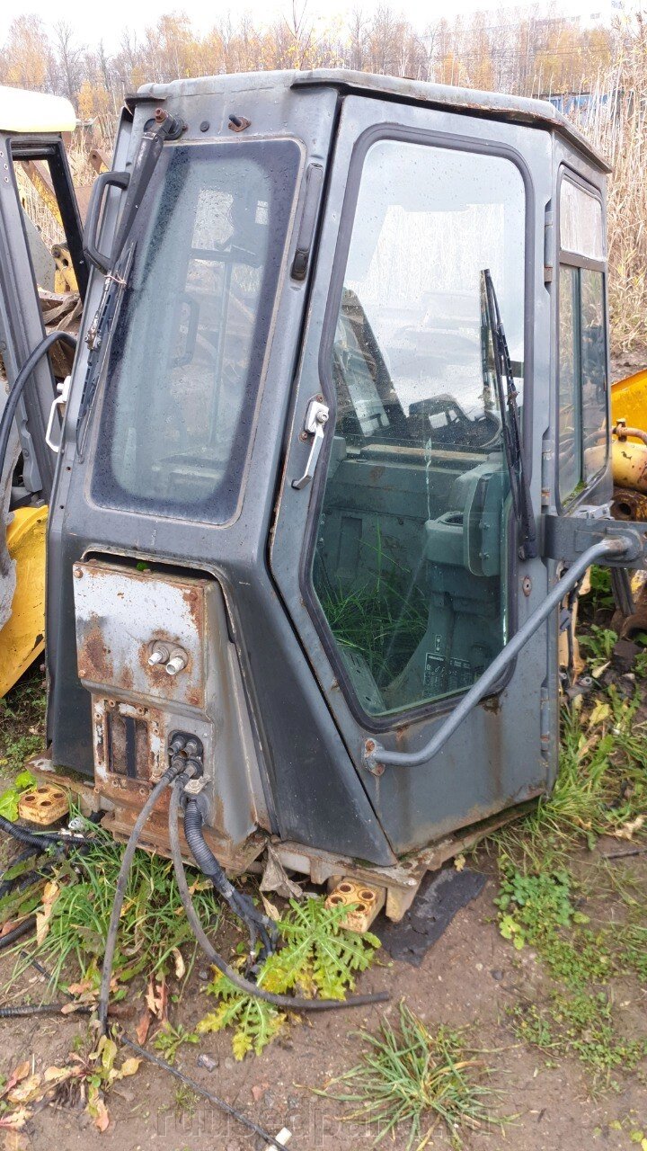 Кабина бульдозера Komatsu d65 от компании ГК "МашСервис" Запчасти и Ремонт спецтехники - фото 1