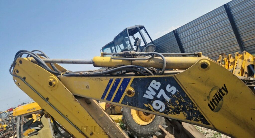 Разборка экскаватора Komatsu WB97 от компании ГК "МашСервис" Запчасти и Ремонт спецтехники - фото 1