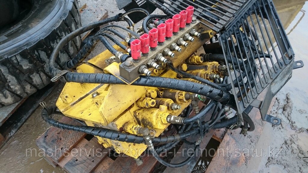 Разборка Komatsu экскаваторов и бульдозеров Комацу Каматсу запчасти ##от компании## МашСервис - ##фото## 1