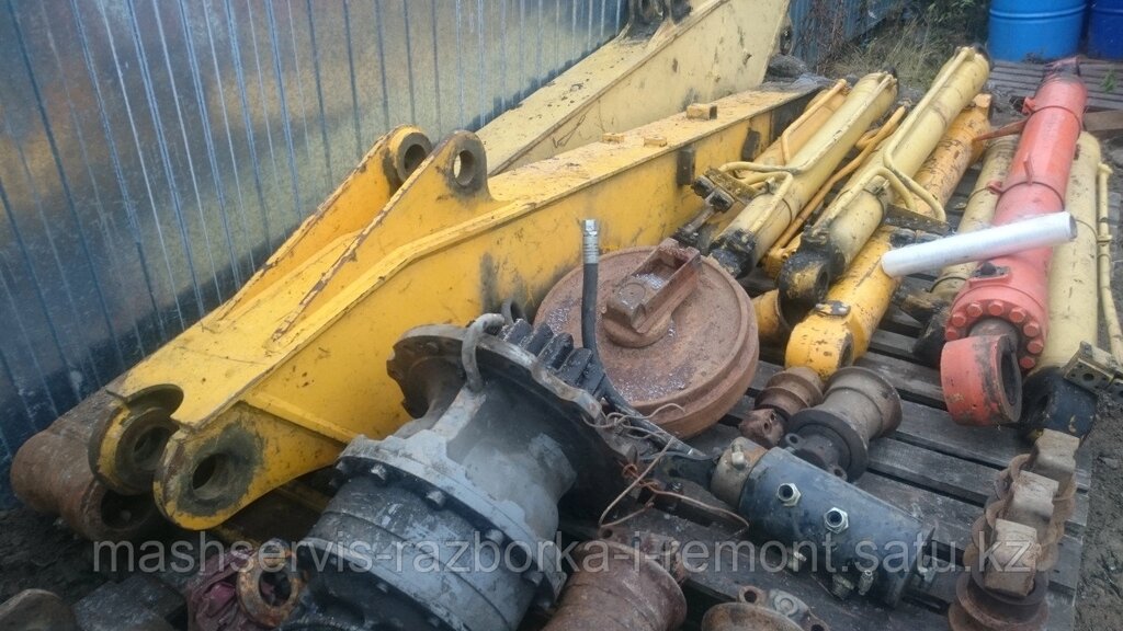 Рукоять стрела Komatsu PC200-7 от компании ГК "МашСервис" Запчасти и Ремонт спецтехники - фото 1