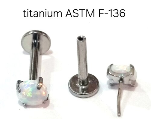 Лабреты для пирсинга 1.2*8*3 мм из титанового сплава ASTM F-136 безрезьбовые с бежевыми опалами 3 мм