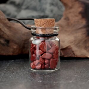 Сувенир-бутылка с натуральными камнями "Красный Нефрит", 3х2см