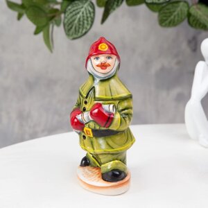 Сувенир "Пожарный", майолика, 16 см