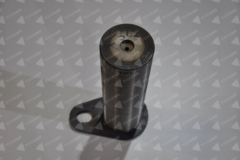 Палец (120*415, ухо) шарнира сочленения коромысла с рамой 4043000182 SDLG LG968 от компании ООО «ЦЕНТР ГРУПП» - фото 1