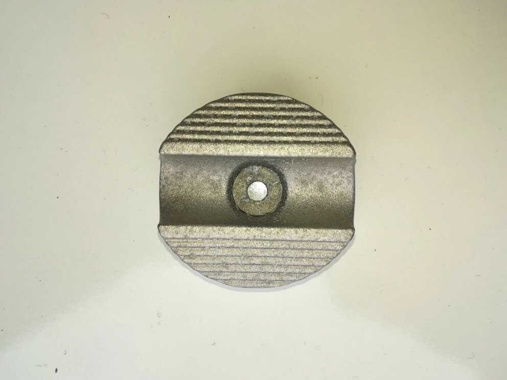 Кронштейн рукоятки газонокосилки mega 5250xqt s04048 s04050 560000hht s04155 s04156 52mtta s04424 s04427 правый mega от компании ООО ГенХольм - фото 1