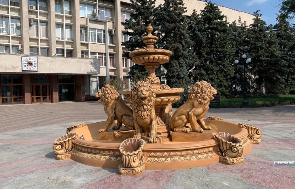 Фонтан царский парковый с большим бассейном Львы. Арт. 006 от компании КЭУ - фото 1