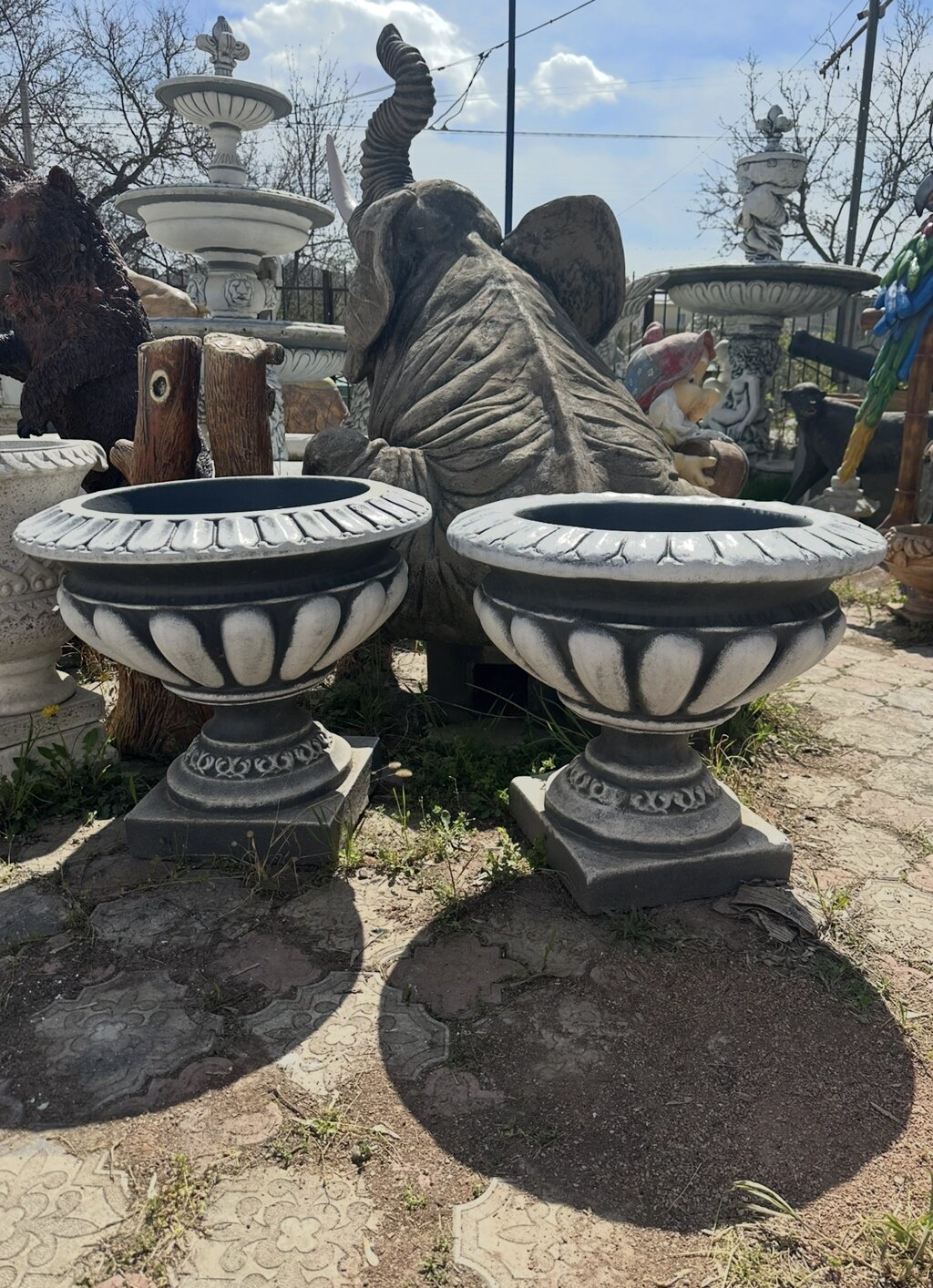 Вазон высокий на ножке с узорами от компании КЭУ - фото 1
