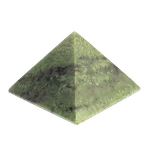 Пирамида из жадеита 3х3х2 см / каменная пирамидка для медитаций/ пирамида из натурального камня / сувенир из камня