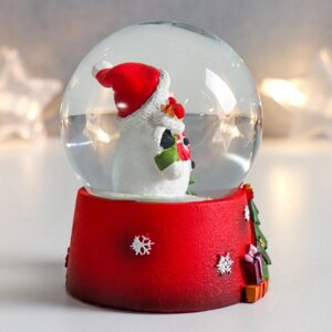 Сувенир полистоун водяной шар "Снеговик с носком подарков" 7х6,7х8,8 см (6 шт)