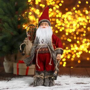 Дед Мороз "В красном тулупе с фонарём" 30 см