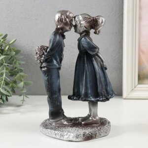 Сувенир полистоун "Девочка и мальчик с букетом" серебро 15,5х11,2х21 см