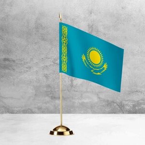 Настольный флаг Казахстана на пластиковой подставке под золото