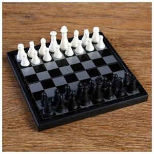 Подарки Дорожные шахматы на магните (13 х 6,5 х 2 см)
