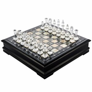 Шахматный ларец с натуральным перламутром и фигурами из хрусталя (отделка серой тканью) 45х45 см