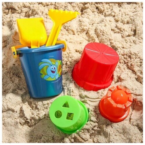 Набор для игры в песке: ведро, совок, грабли, 3 формочки, смешарики
