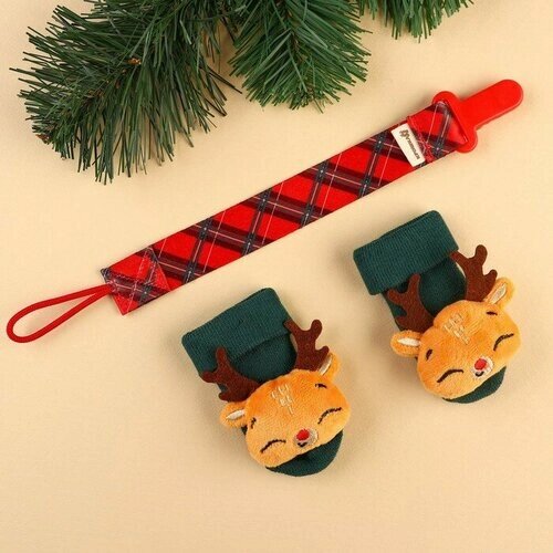 Подарочный набор новогодний : держатель для соски-пустышки на ленте и носочки - погремушки на ножки Оленeнок