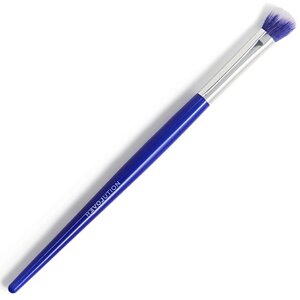 RELOVE REVOLUTION Кисть для растушевки теней для век Eye Fluffy Fluffy Blending Brush