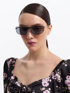 Солнцезащитные очки с футляром