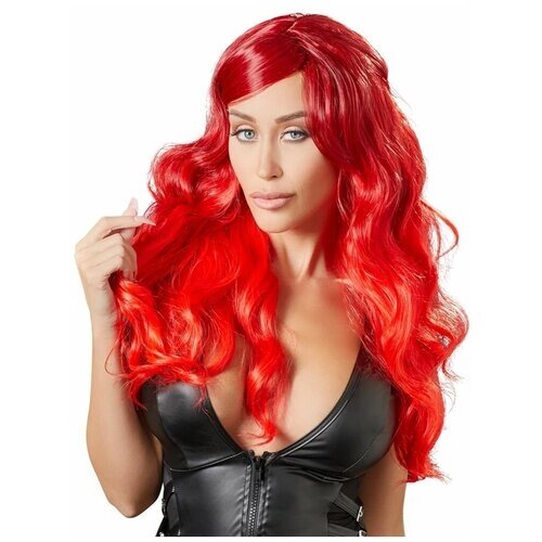 Ярко-красный парик с волнистыми волосами
