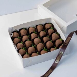 Клубника в шоколаде композиция "Шоколадный Блюз" в коробке - 25 шт