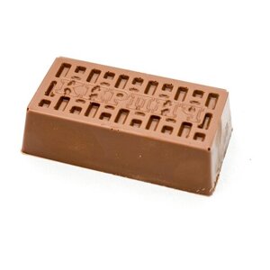 Подарочная шоколадная фигура Frade/Фраде - Кирпич (вес-110г) (молочный)