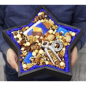 Подарочный набор из орехов и сухофруктов #732 / Набор для мужчины в подарок