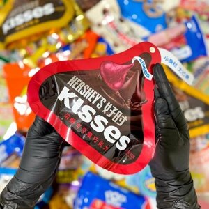 Шоколадные конфеты Hershey's Kisses белый/молочный/темный шоколад