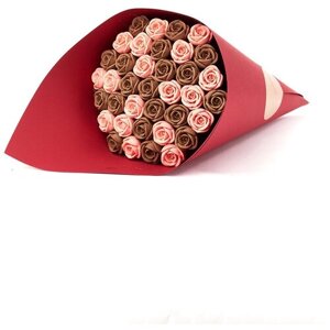 Шоколадный букет из 37 роз CHOCO STORY, в Красной подарочной обертке: Шоколадный и Розовый микс Бельгийского шоколада, 444 гр. B37-K-SHR