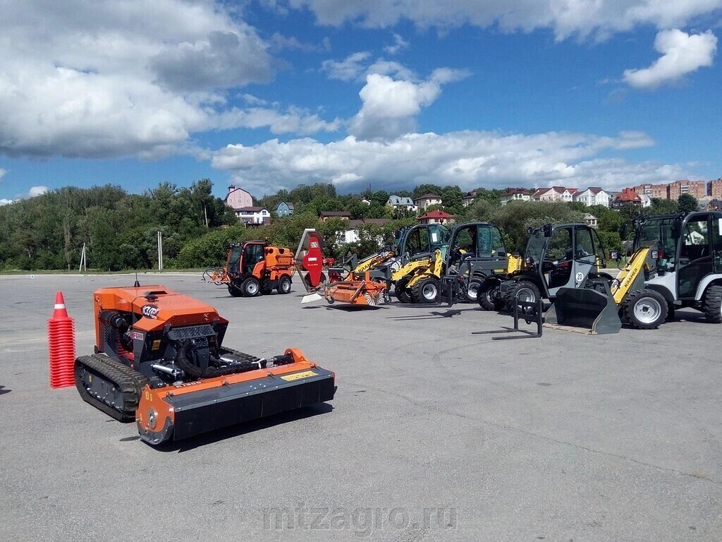 Многофункциональная косилка-робот Ferri iCUT 3 от компании ООО "МТЗ-АГРО" - фото 1